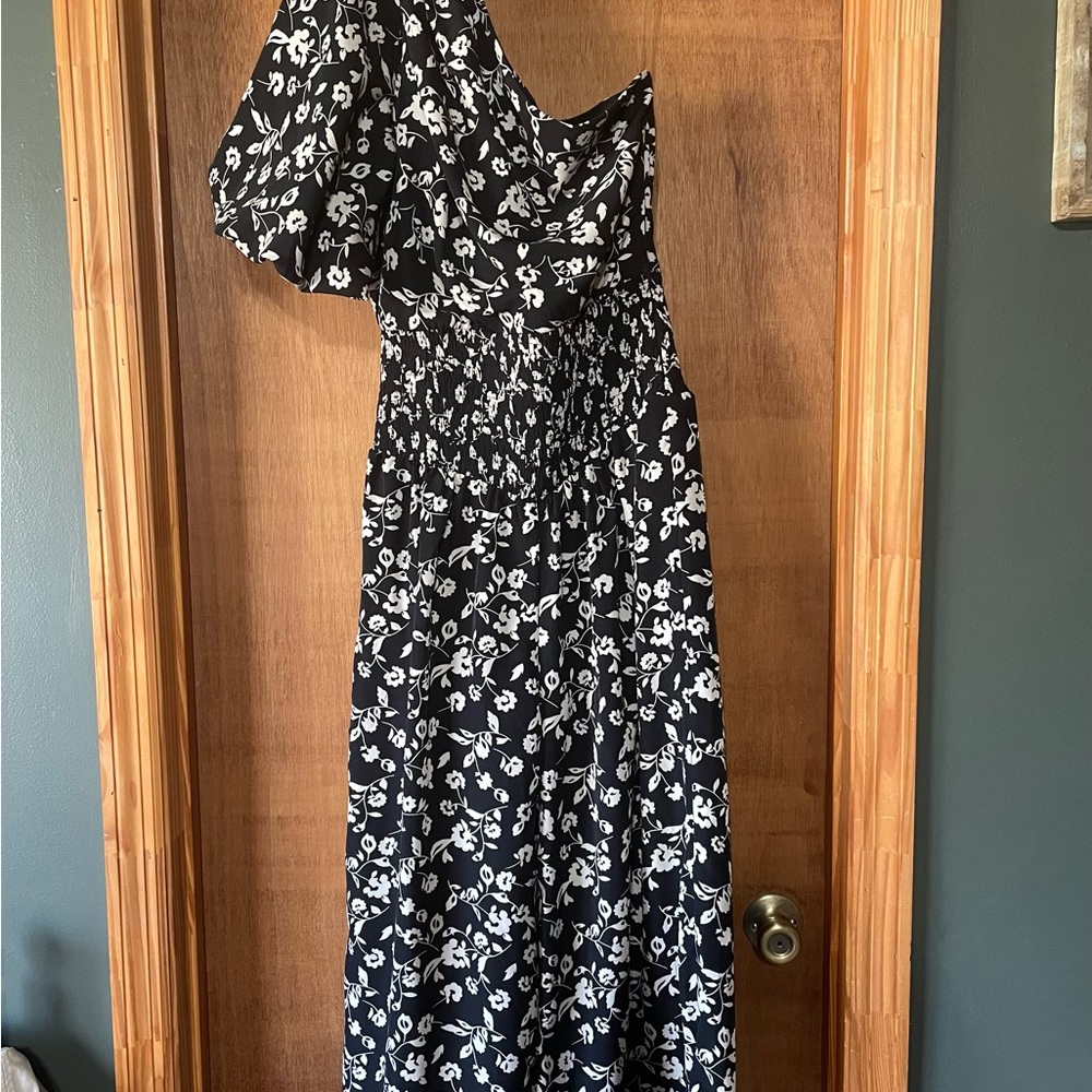 Entro Black and White One-Shoulder Puff Sleeve Dress